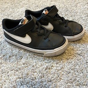 Nike Court Legacy Low Top Sneakers